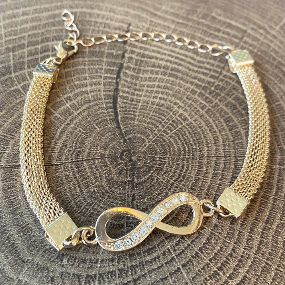 NWOT Infinity Gold Fashion Bracelet
